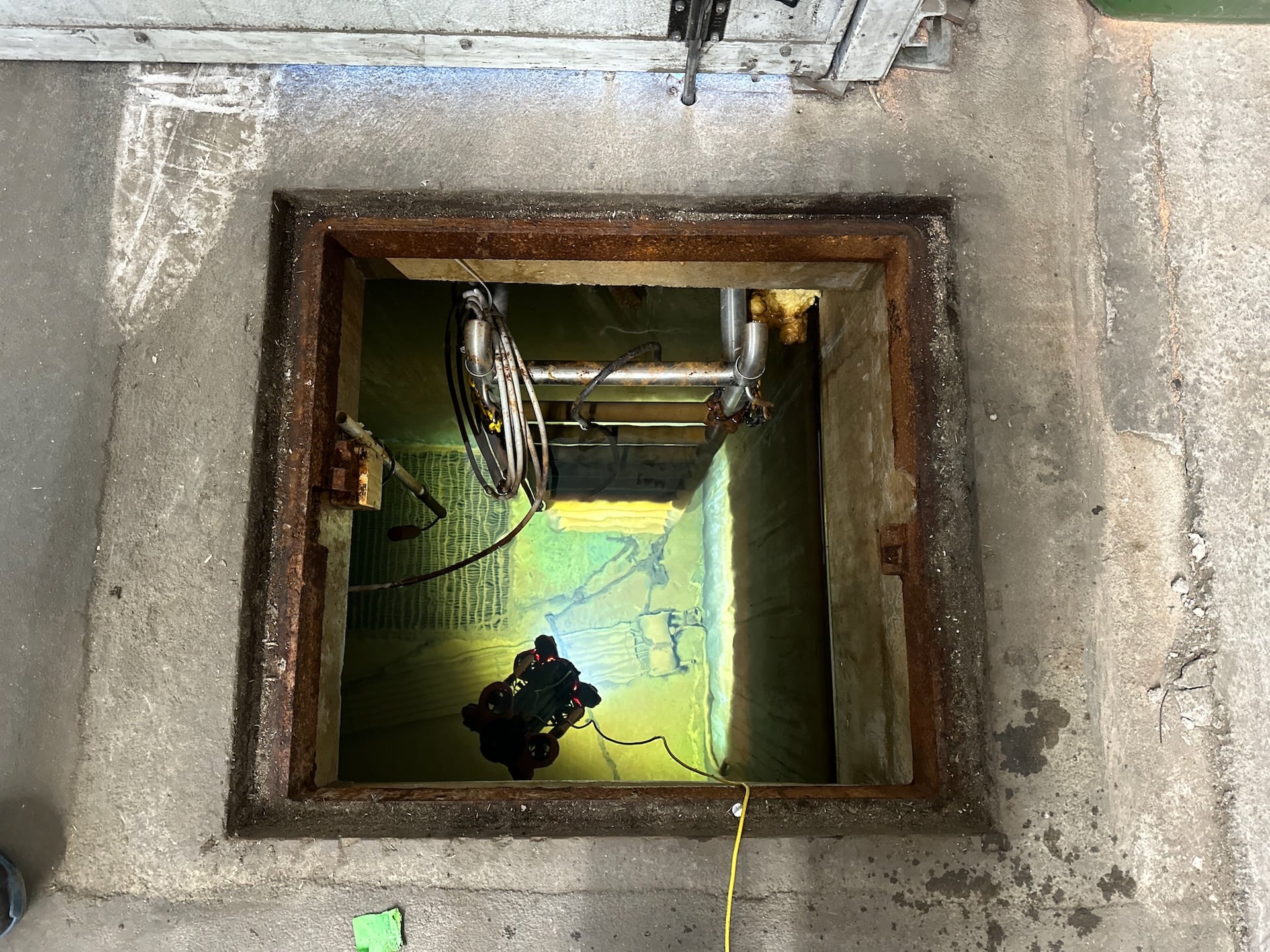Interior inspection with underwater drone