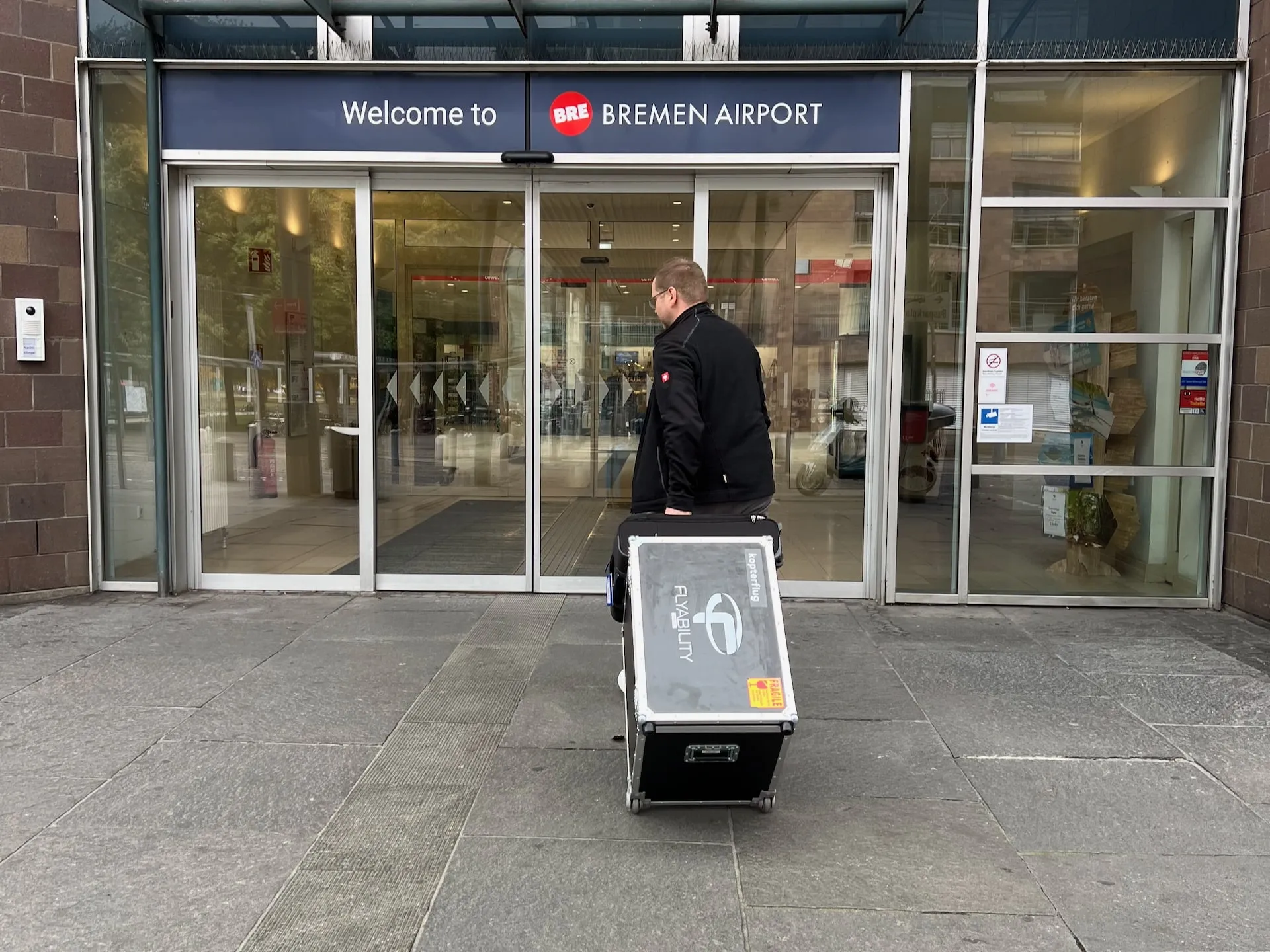 Christian Engelke mit ELIOS 3 Drohne am Flughafen Bremen – Notfalleinsatz