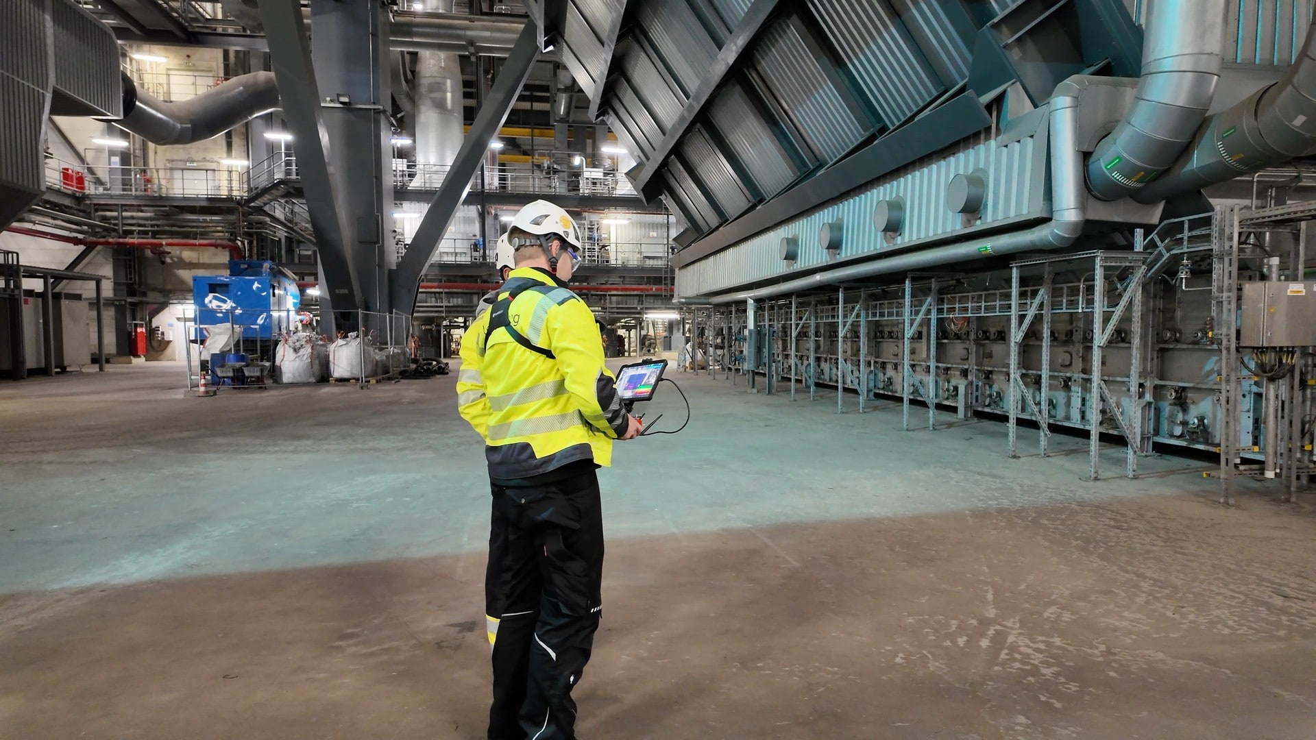 Drone pilot next to boiler – consultation before commissioning drone inspection