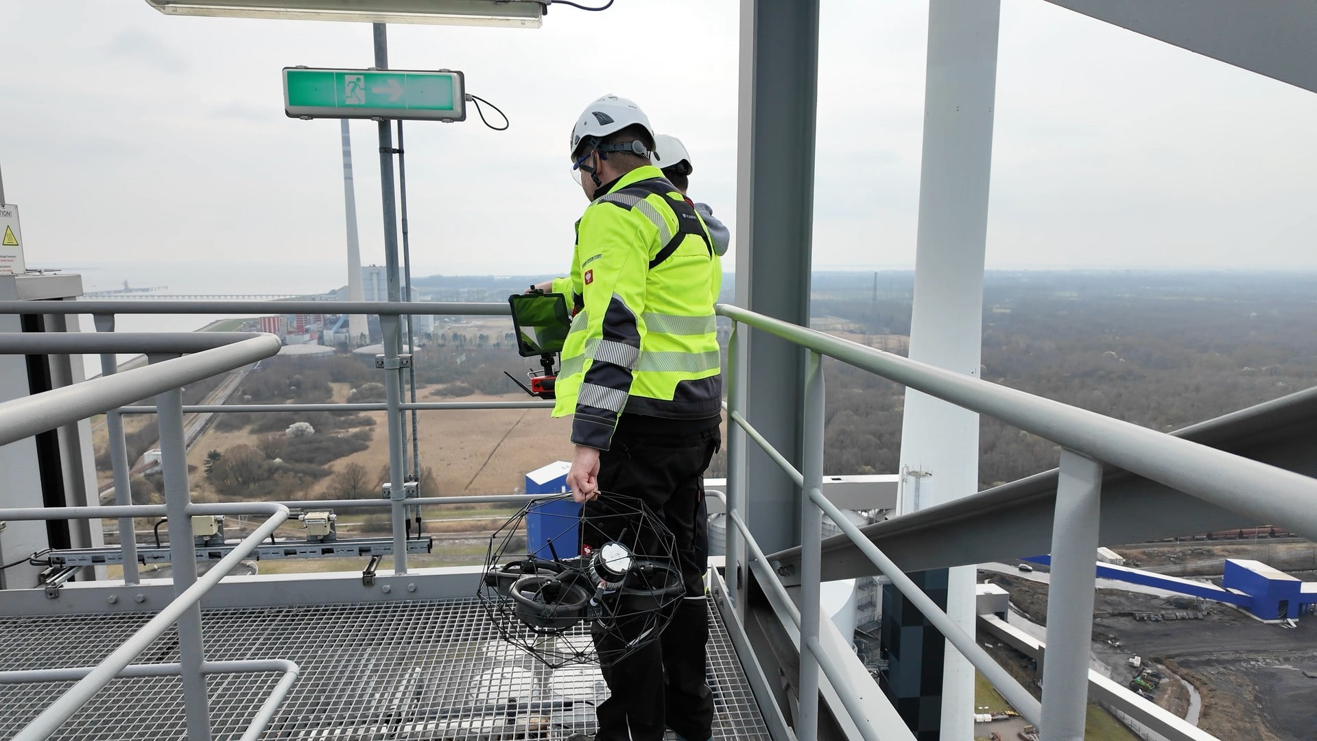 Kopterflug team and customer on the boiler house roof – on-site inspection