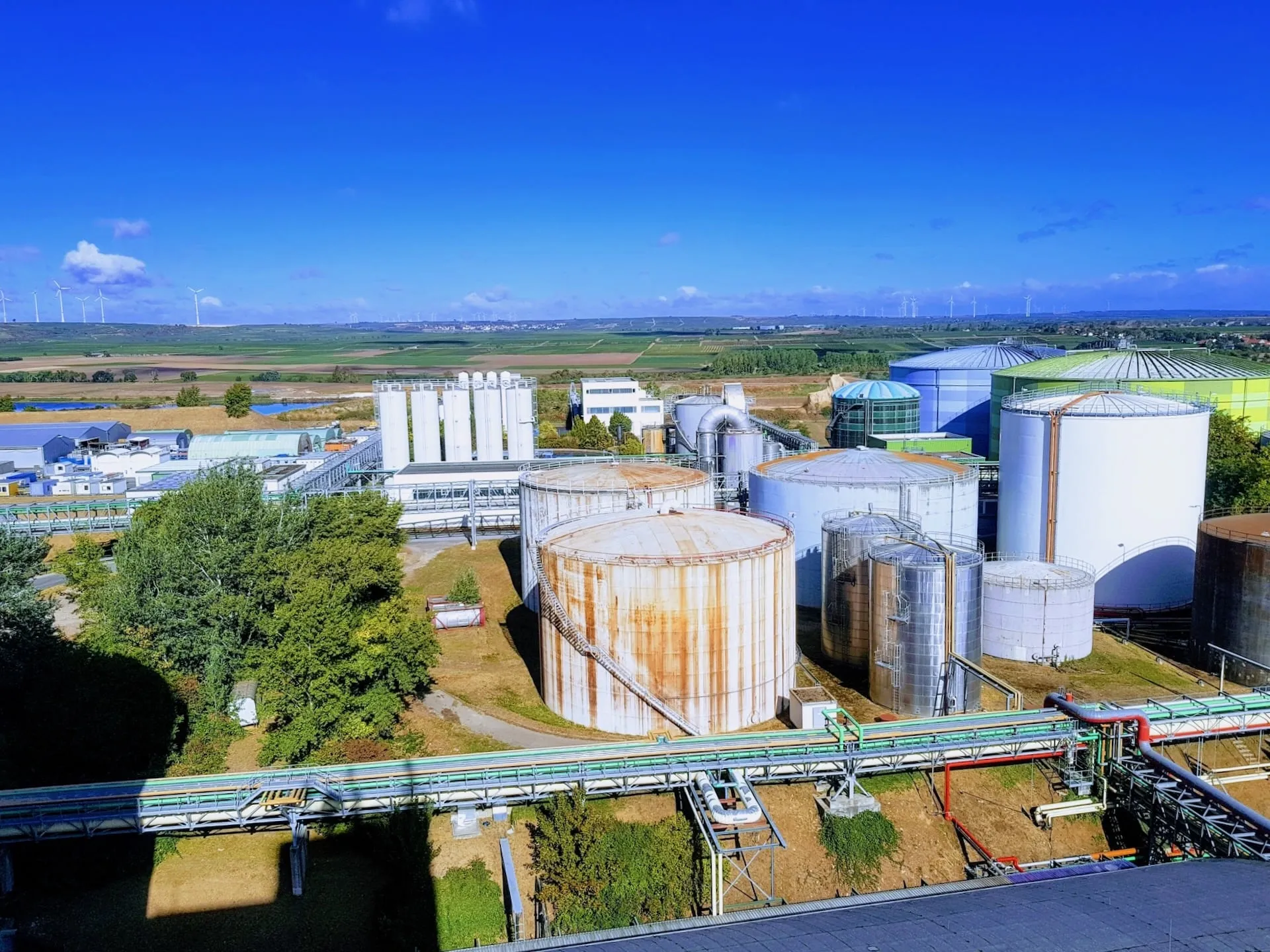 Storage tanks in oil & gas refinery