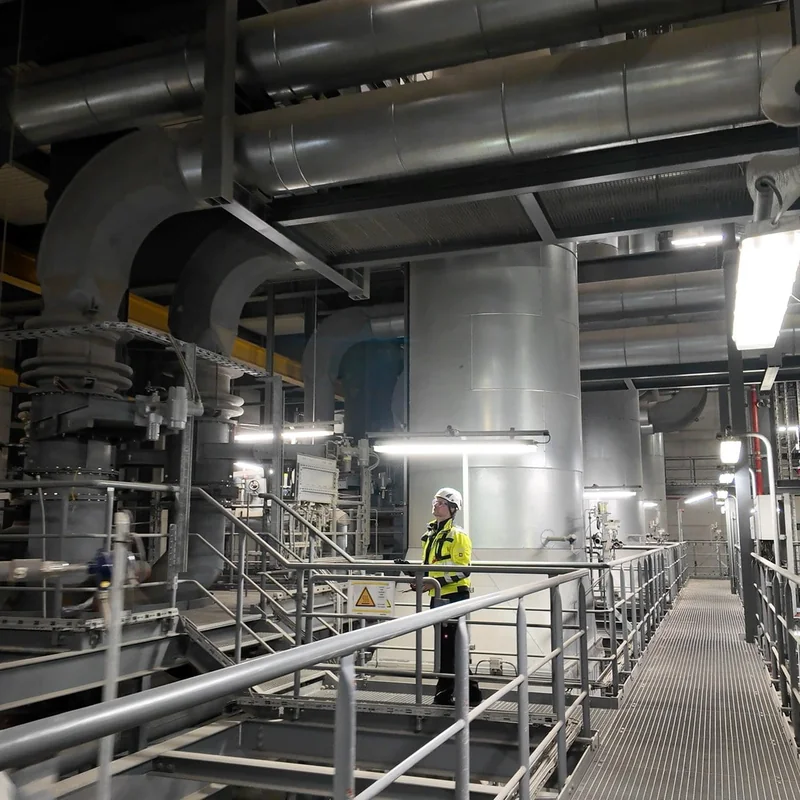 drohnenpilot im kesselhaus