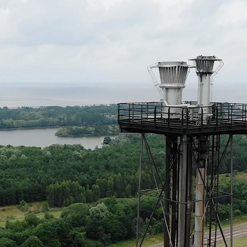 Hochfackel in der Raffinerie – Inspektion per Drohne