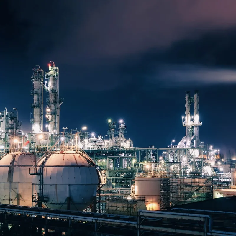 Drohneninspektion in petrochemischer Anlage