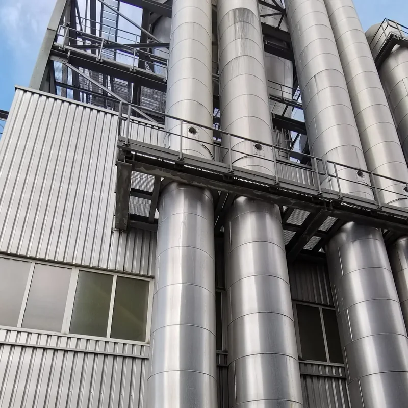 Rohrleitungen an Industrieanlage