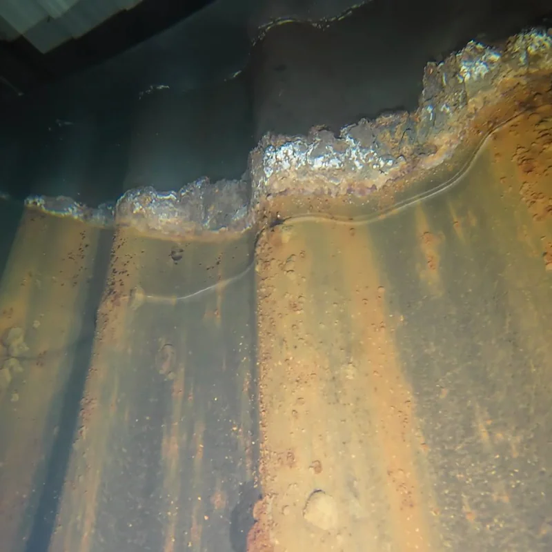 Innenansicht Sprinklertank – Rost an der Wasserlinie