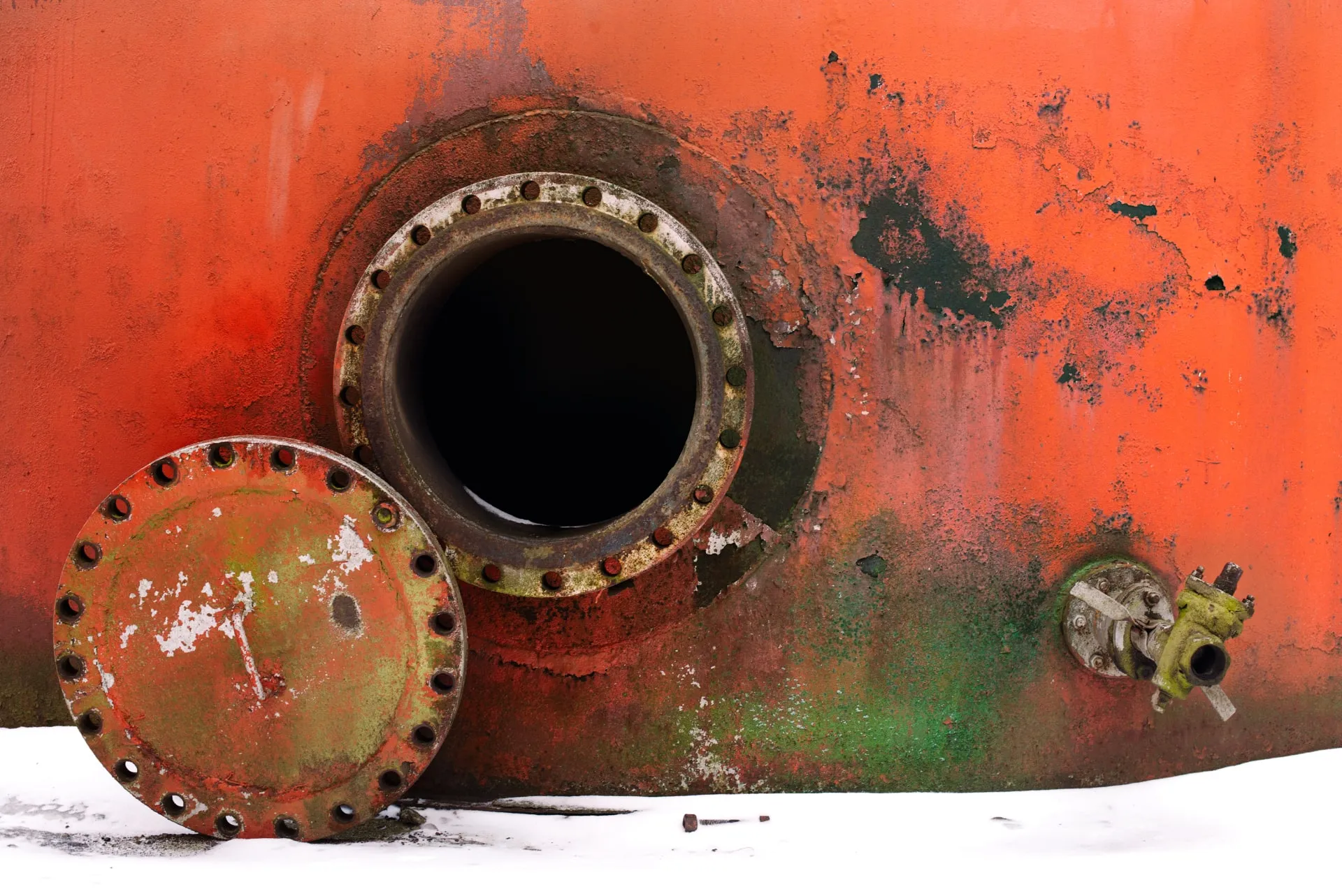 Drone inspection in industrial confined space – ELIOS 3 flying inside tank