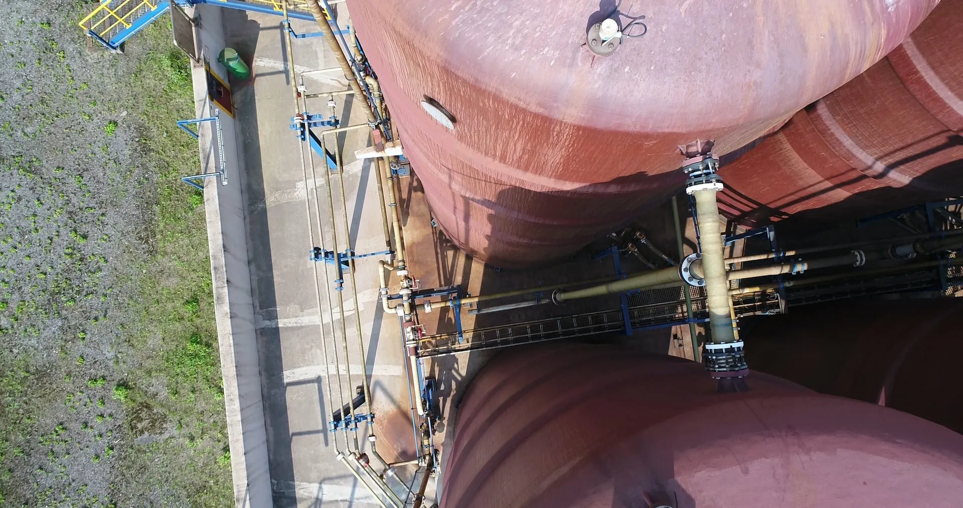 Drone tank inspection without human entry – Flyability ELIOS 3 inside industrial storage tank