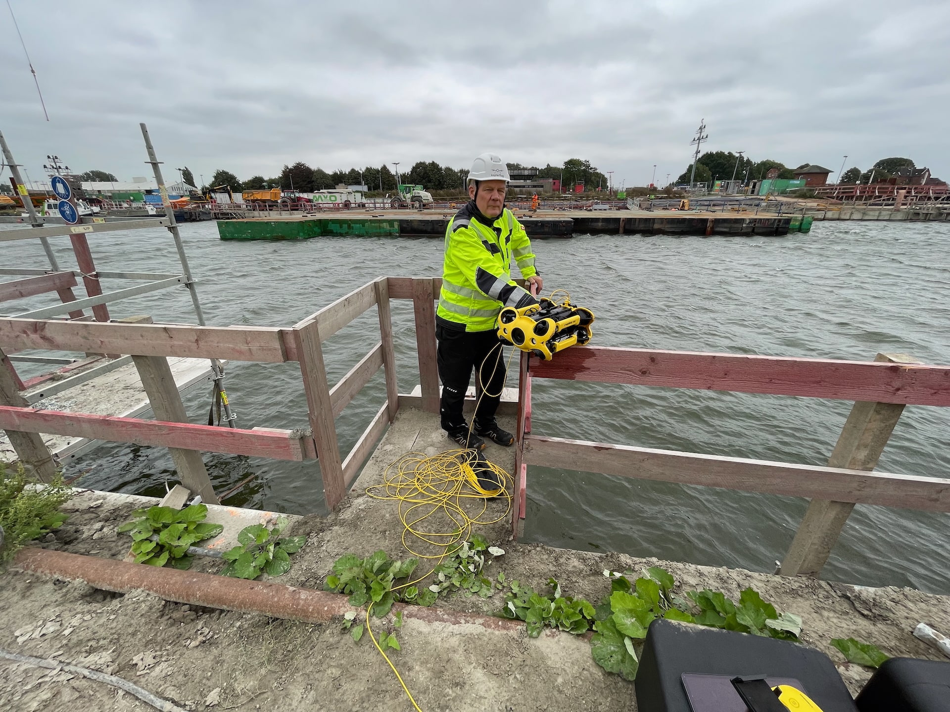 Underwater drone during lock gate inspection
