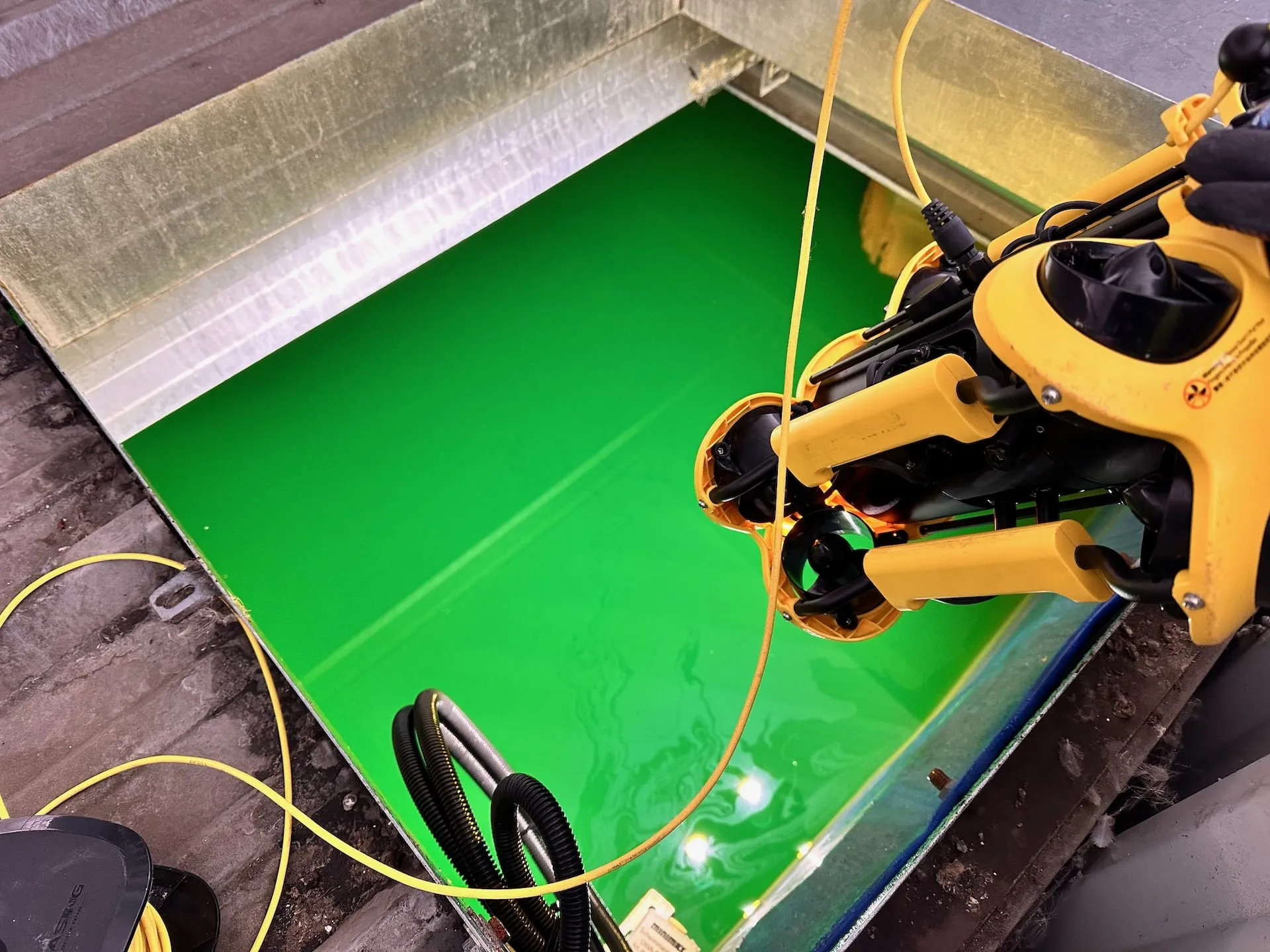 View into sprinkler tank with algae growth &ndash; underwater drone in operation